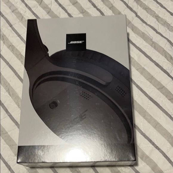 Headphones - Picture 1 of 3